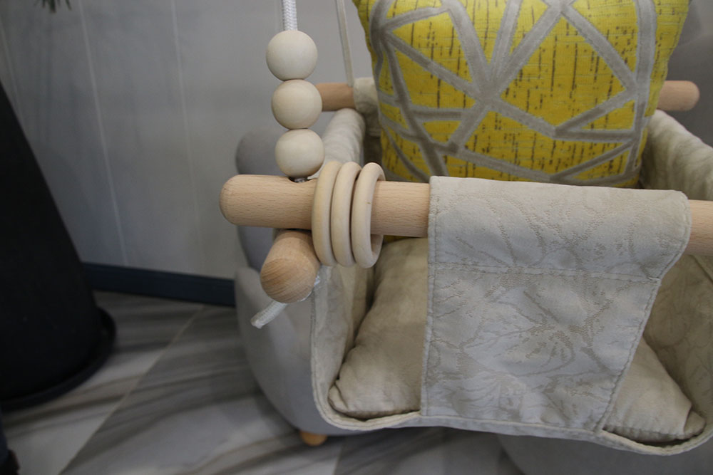 Cadeira suspensa de balanço de madeira para bebê com cinto de segurança de 5 pontos a (5)